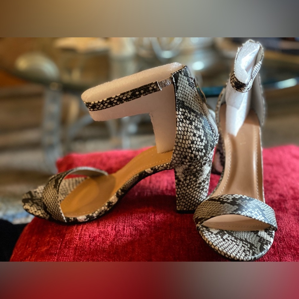 Women’s sandals